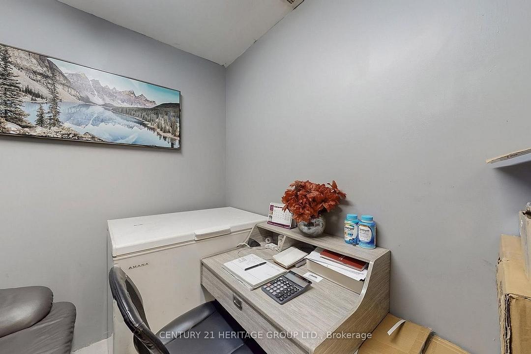 559 Steven Court, Newmarket, ON