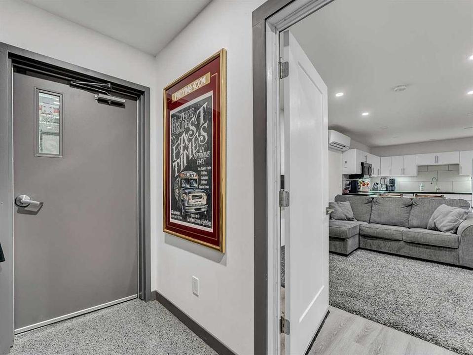 133 South Railway Avenue, Irvine, AB