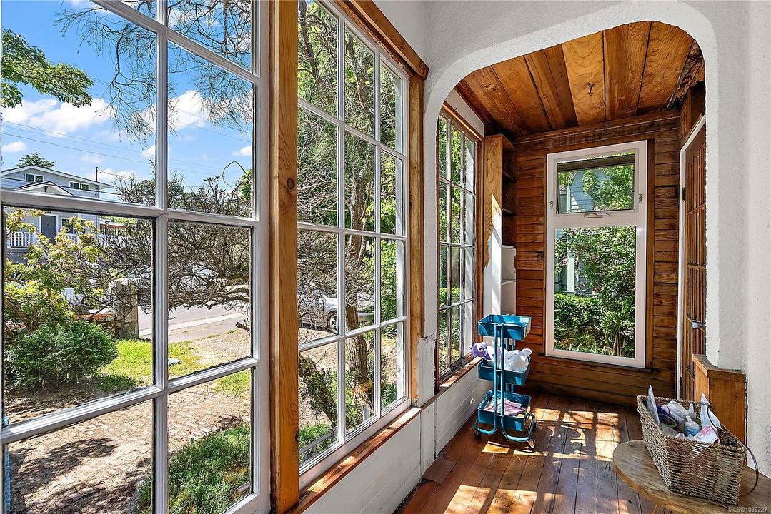 1736 Haultain Street, Victoria, BC