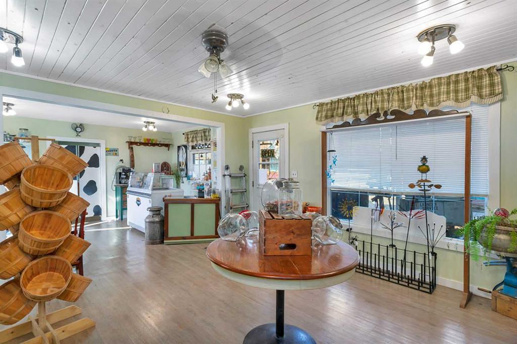 48 Main Street East, Big Valley, AB