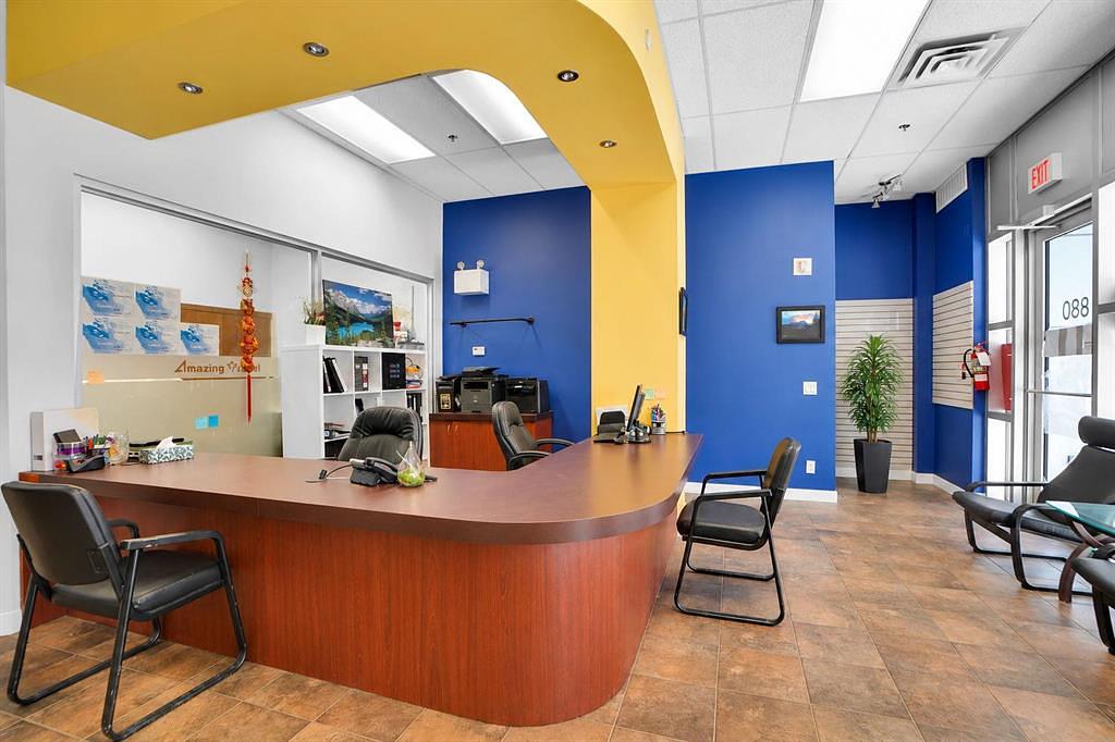 880 4 Avenue Southwest, Calgary, AB