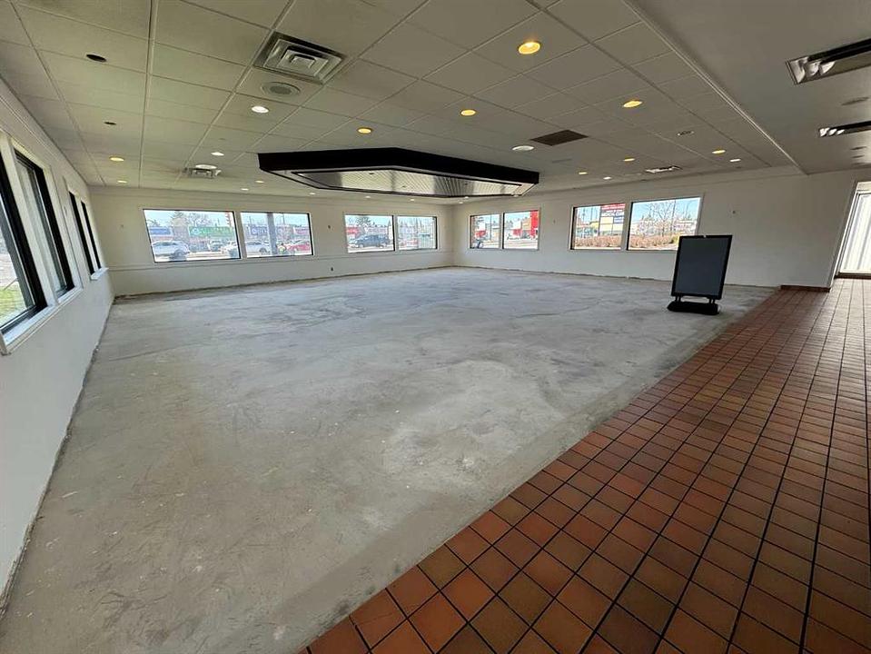 Q - 4710 17 Avenue Southeast, Calgary, AB