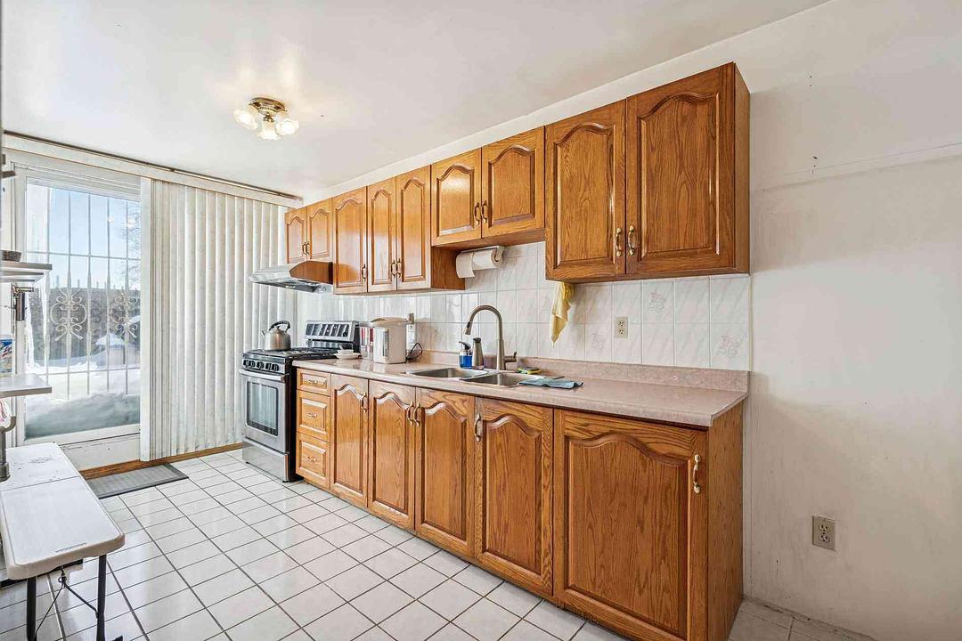 841 Gerrard Street East, Toronto, ON