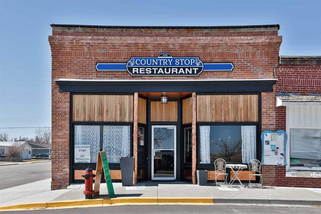 320 Railway Avenue, Granum, AB