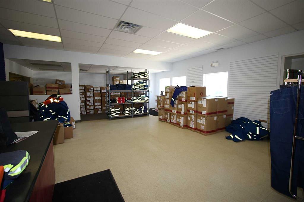 7 - 7621 Edgar Industrial Drive, Red Deer, AB