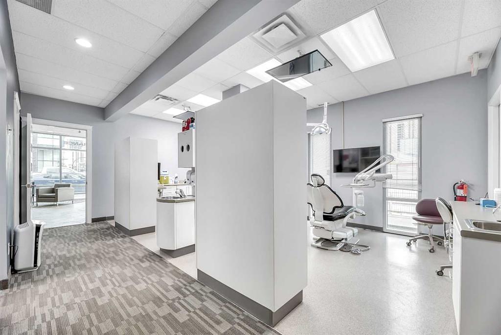902 9 Avenue Southwest, Calgary, AB
