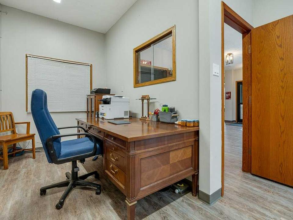 327 10 Street South, Lethbridge, AB