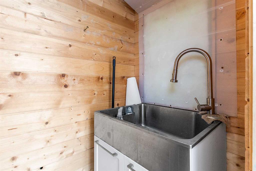 680 10th Avenue, Carstairs, AB