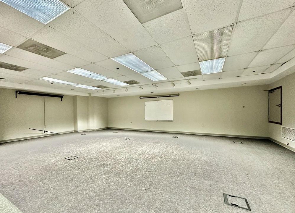 360 - 123 Main Street, Winnipeg, MB
