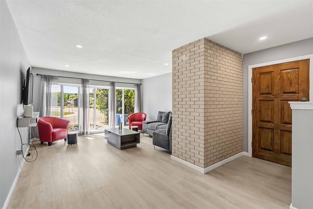 98 Hill Drive, Fort McMurray, AB
