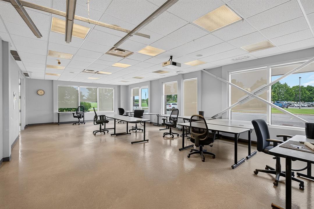 5500 Canotek Road, Ottawa, ON