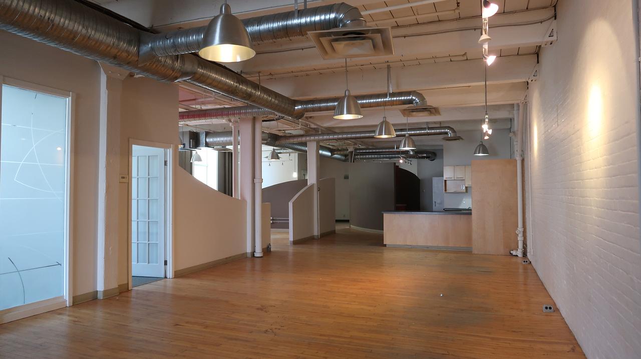 Main Flr - 376 Donald Street, Winnipeg, MB