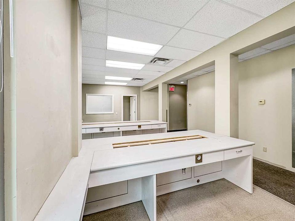 902 9 Avenue Southwest, Calgary, AB