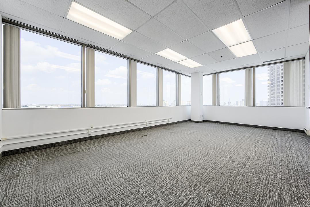 500 - 30 Eglinton Avenue West, Mississauga, ON