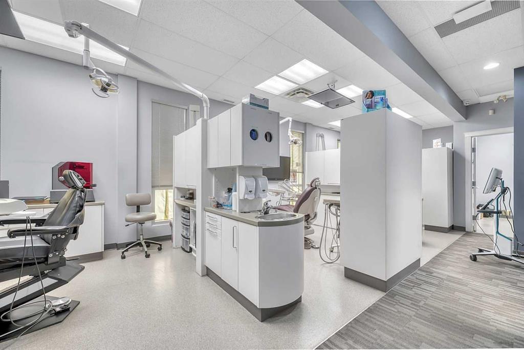 902 9 Avenue Southwest, Calgary, AB