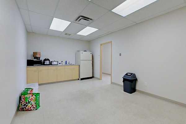 3 - 8 Gateway Boulevard, Alhambra, AB