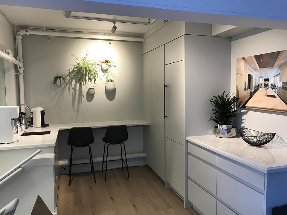 202 - 905 West Broadway, Vancouver, BC