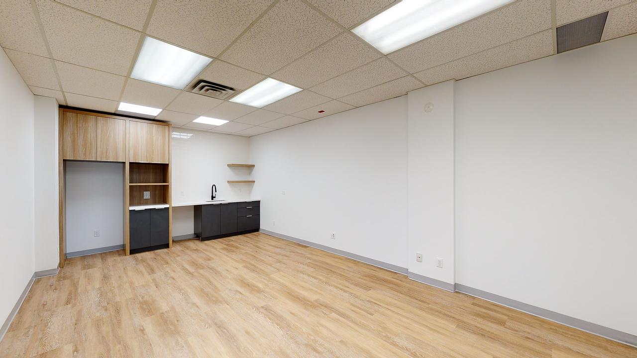 800 - 30 Eglinton Avenue West, Mississauga, ON