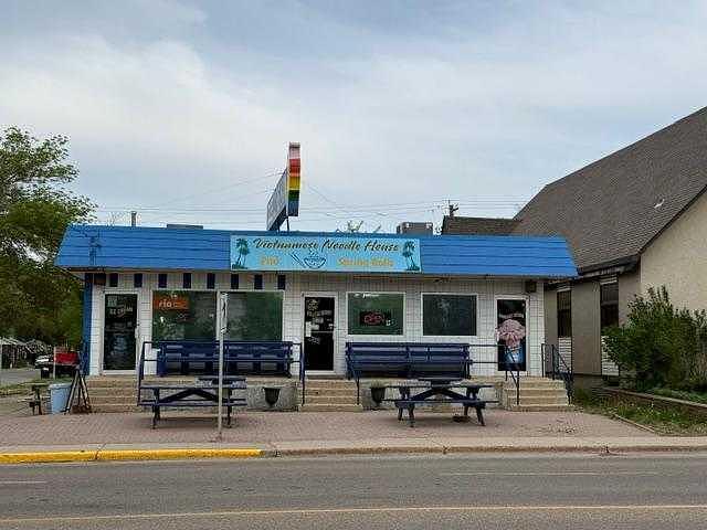 202 2 Street West, Drumheller, AB