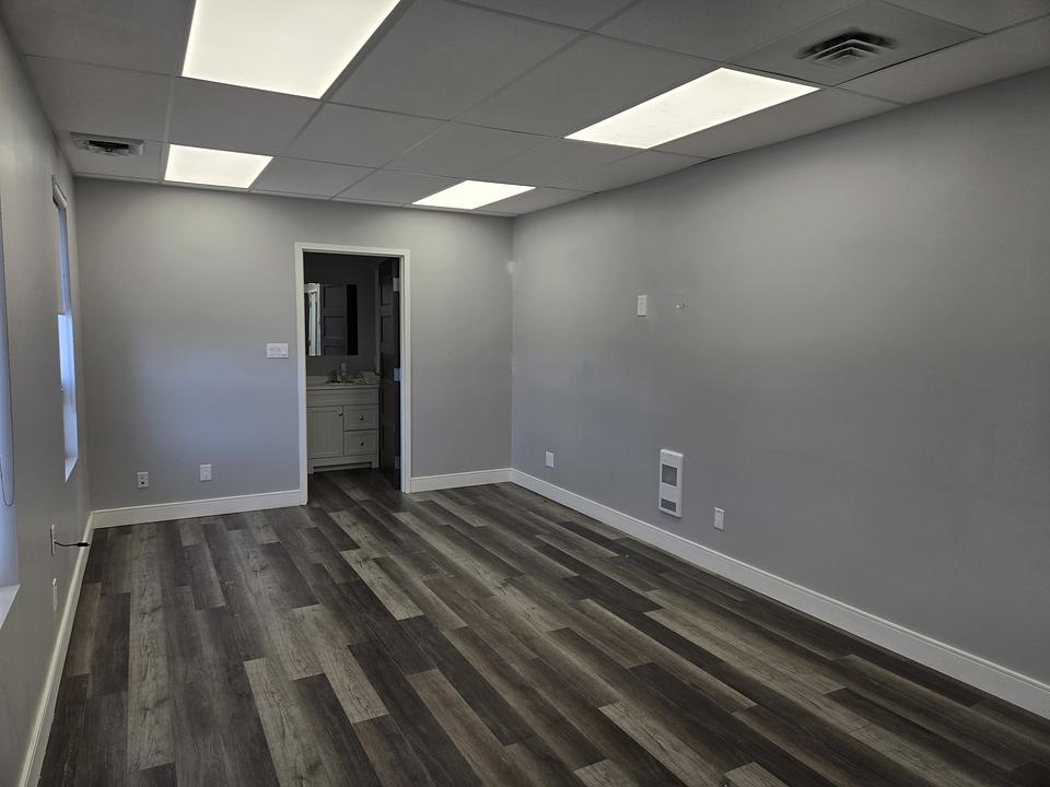 Mini Offices - 17 Grenfell Crescent, Ottawa, ON