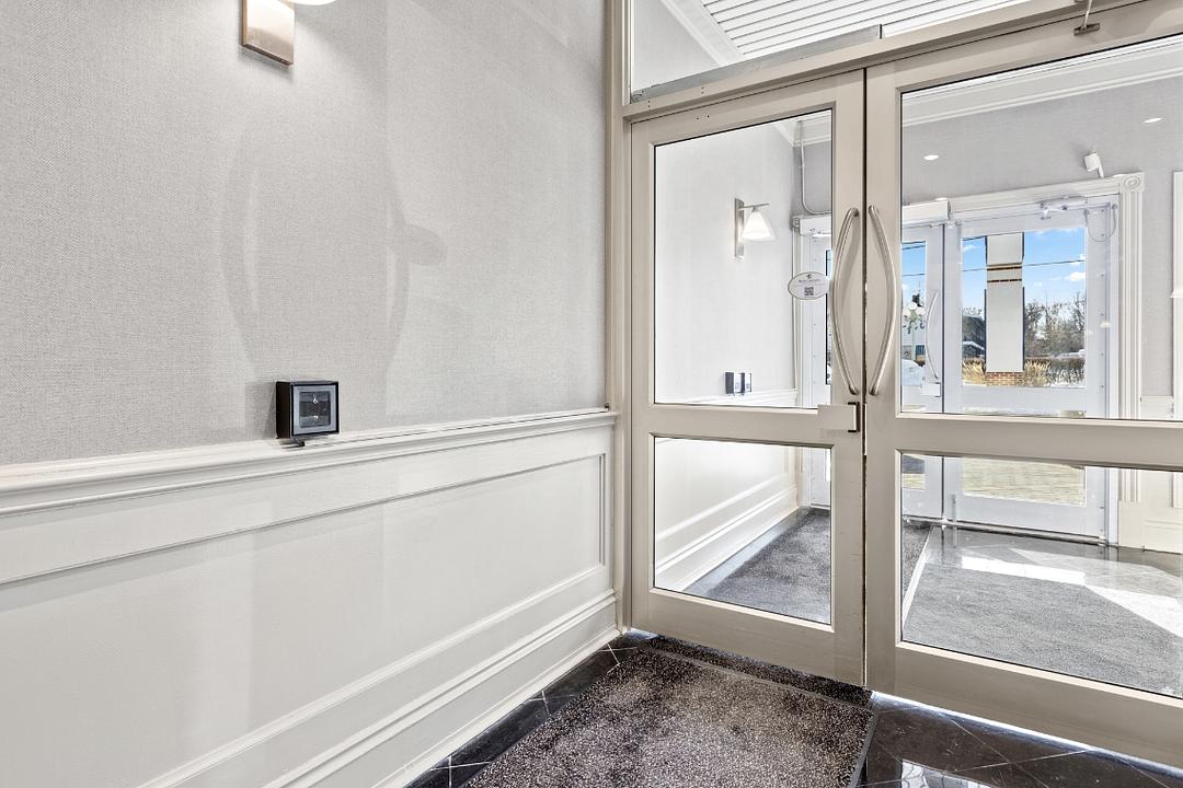 Suite 501 - 2039 Robertson Road, Ottawa, ON