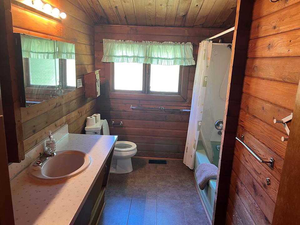 983 Peninsula Road, Ucluelet, BC