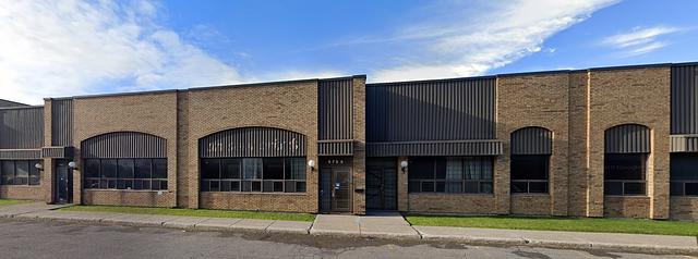 5755 Rue Ferrier, Montréal, QC