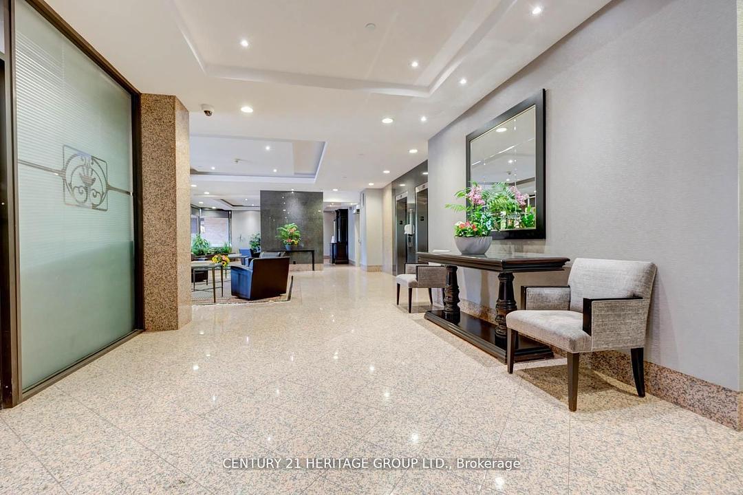 101 - 2900 Yonge Street, Toronto, ON