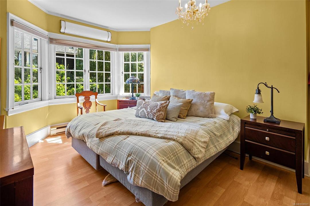 1043 Belmont Avenue, Victoria, BC