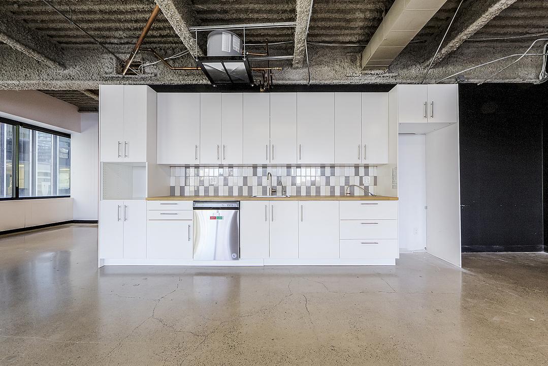 1000 - 180 Dundas Street West, Toronto, ON