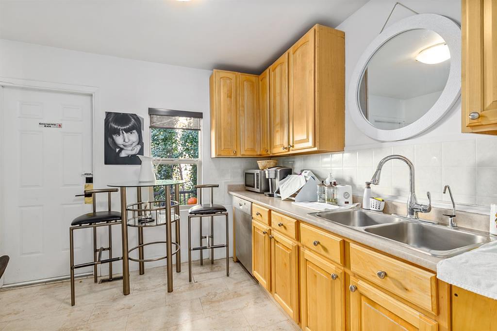 2032 34 Avenue Southwest, Calgary, AB