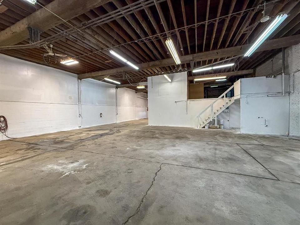 2211 2 Avenue North, Lethbridge, AB