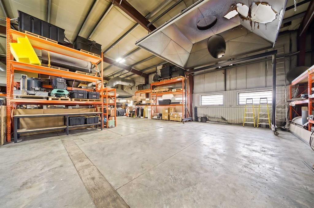 1020 Laut Avenue, Crossfield, AB