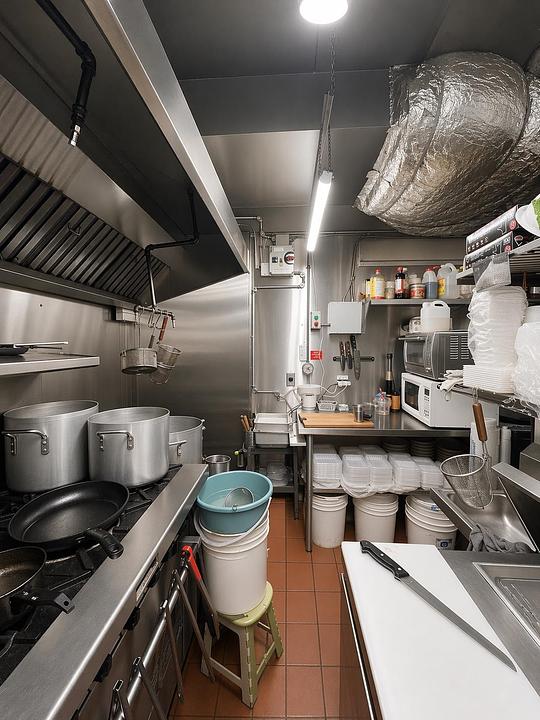 1822 West Broadway, Vancouver, BC