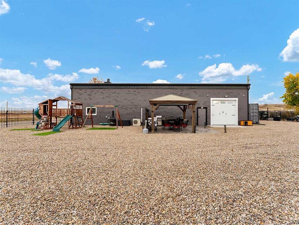 133 South Railway Avenue, Irvine, AB