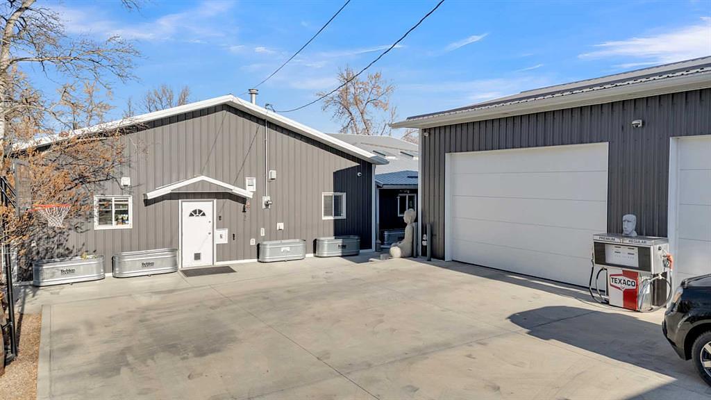 2023 20 Avenue, Bowden, AB