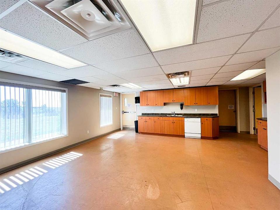 2450 South Highway Drive Southeast, Redcliff, AB