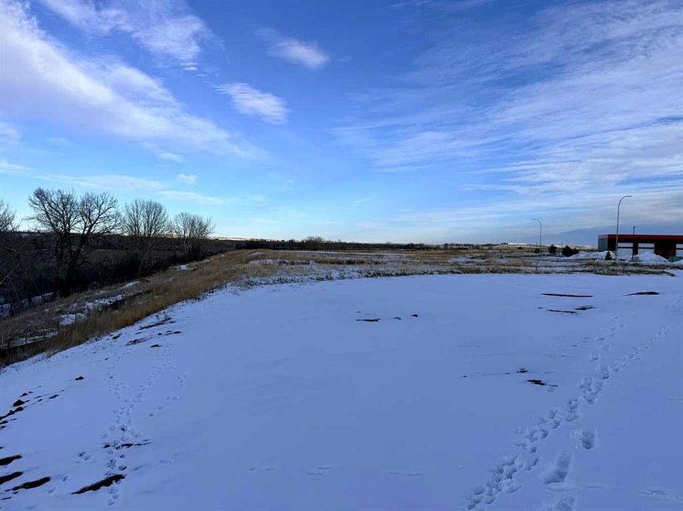 37 Southbank Crescent, Okotoks, AB