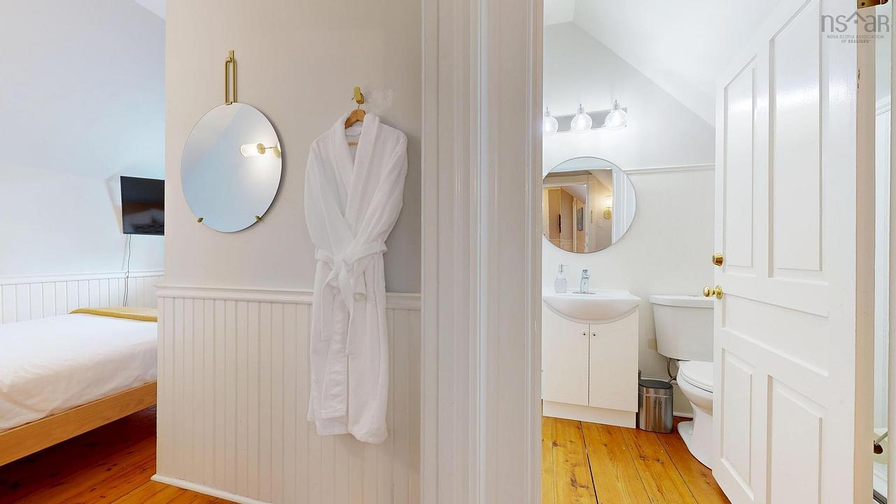 558 Main Street, Mahone Bay, NS