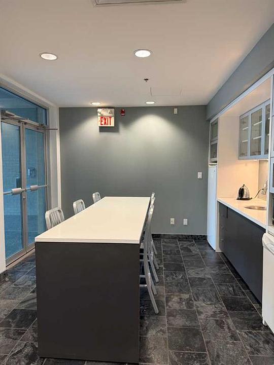 203 - 100-221 10 Avenue Southeast, Calgary, AB