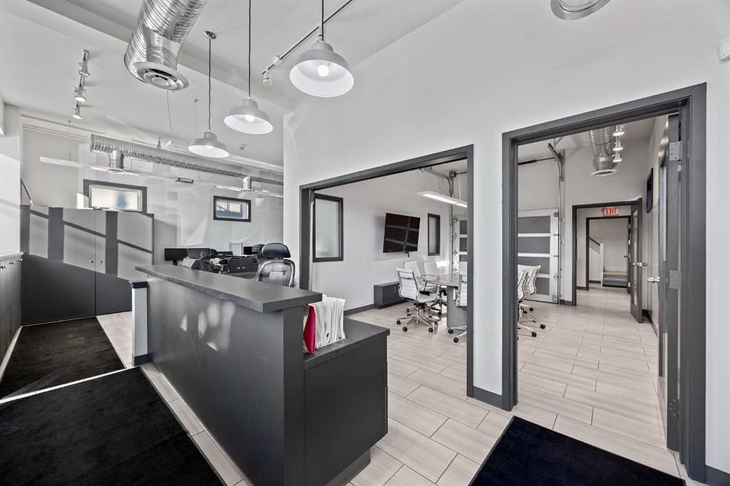 1742 10 Avenue Southwest, Calgary, AB