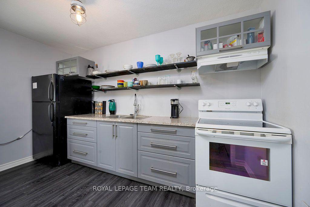 422 Donald B. Munro Drive, Ottawa, ON