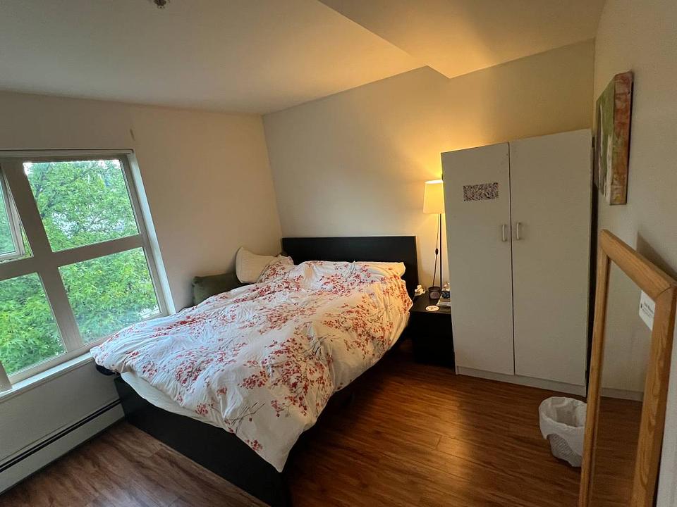 302 - 1975 Pine Street, Vancouver, BC