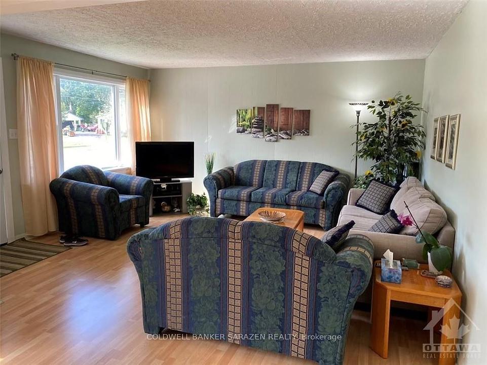 8715 Bank Street, Ottawa, ON
