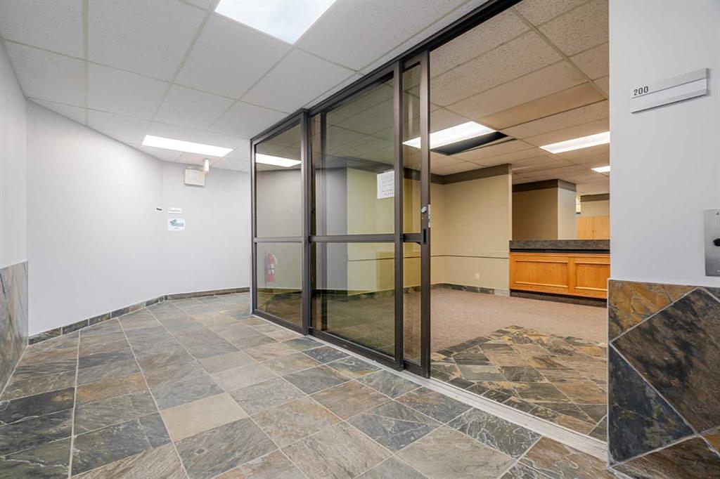200 - 40 Elizabeth Street, Okotoks, AB