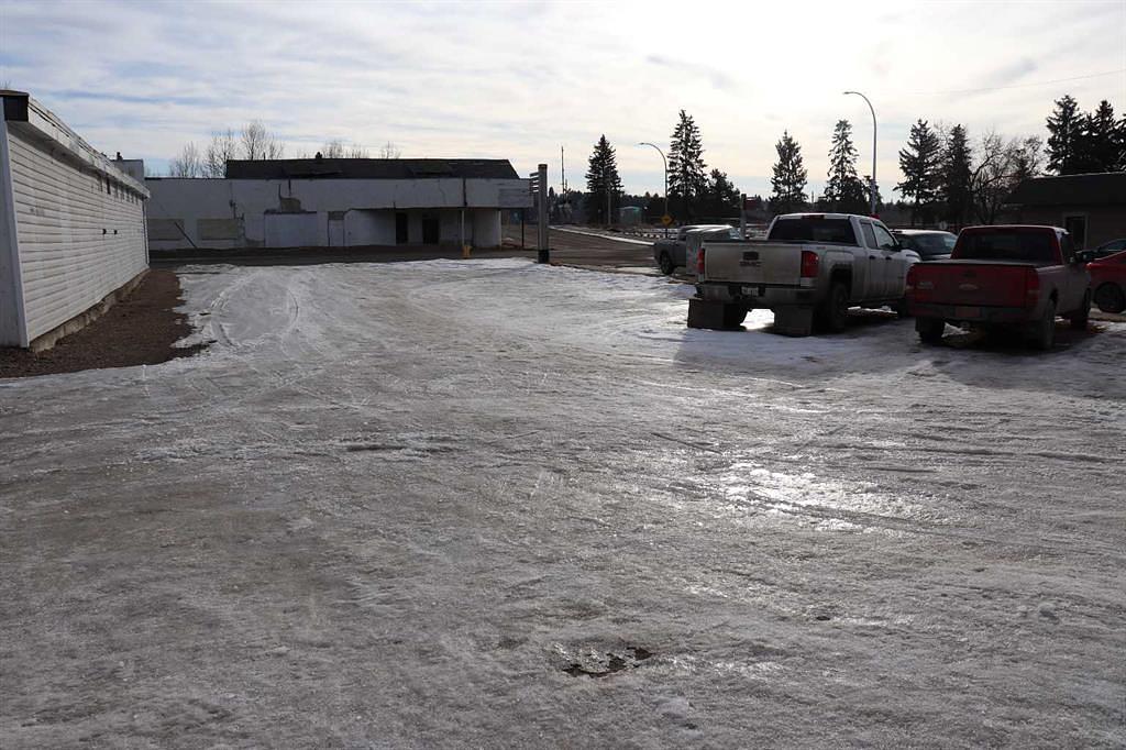 5302 50 Street, Ponoka, AB