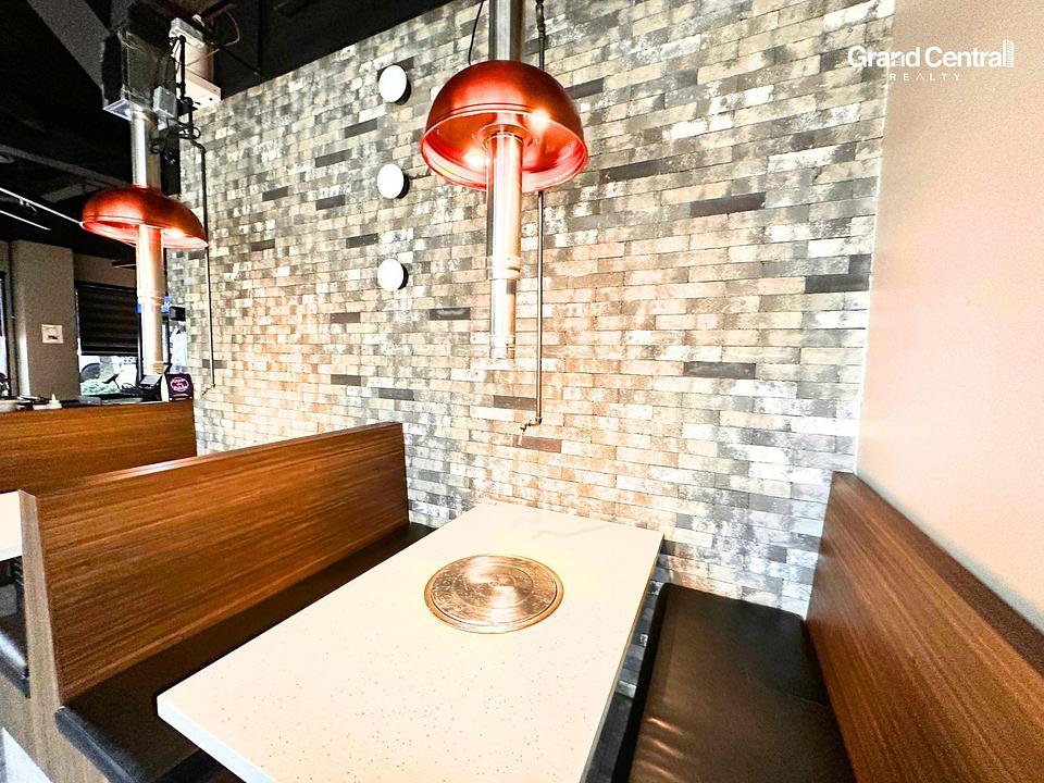 6 - 5-4300 Kingsway, Burnaby, BC
