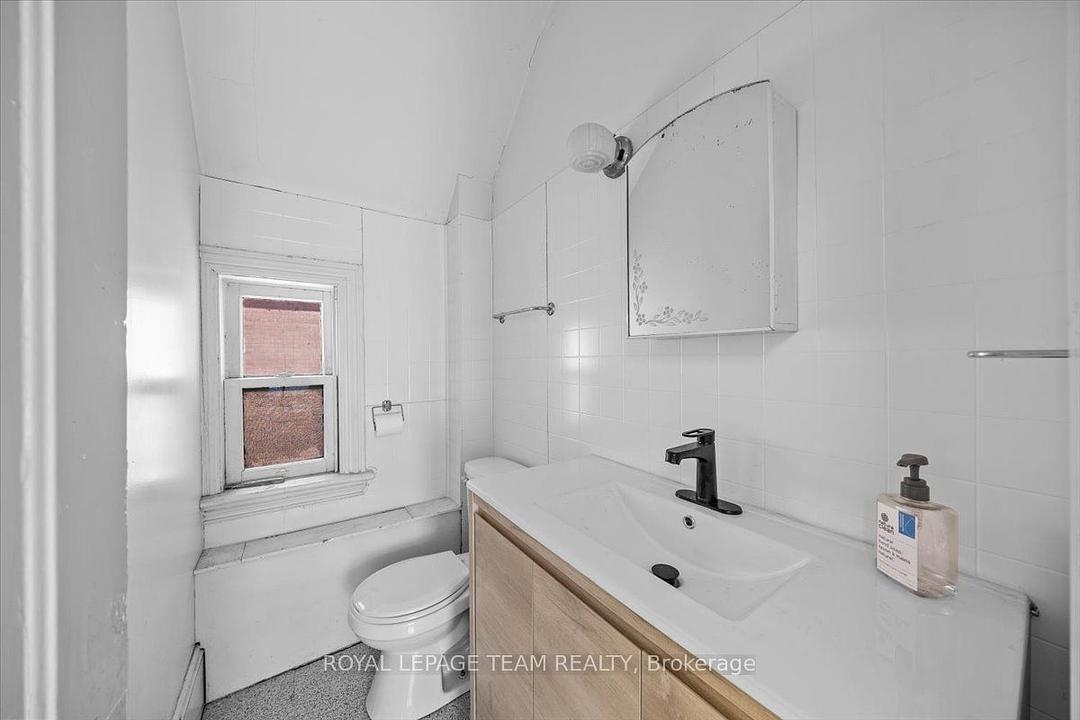 17 Arlington Avenue, Ottawa, ON