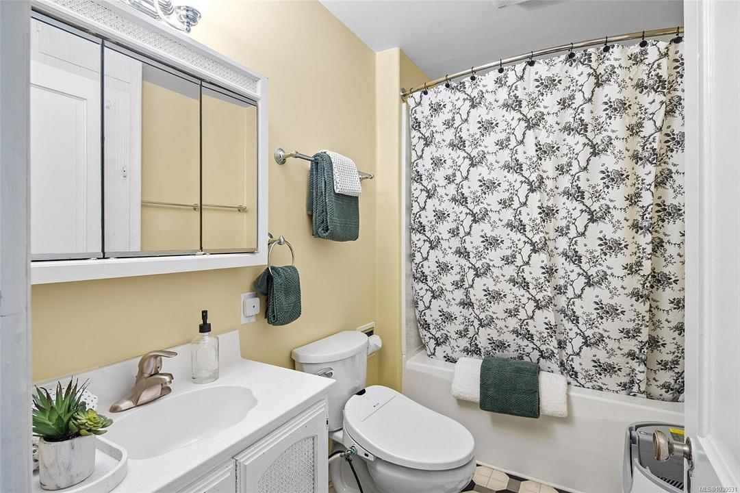 1043 Belmont Avenue, Victoria, BC