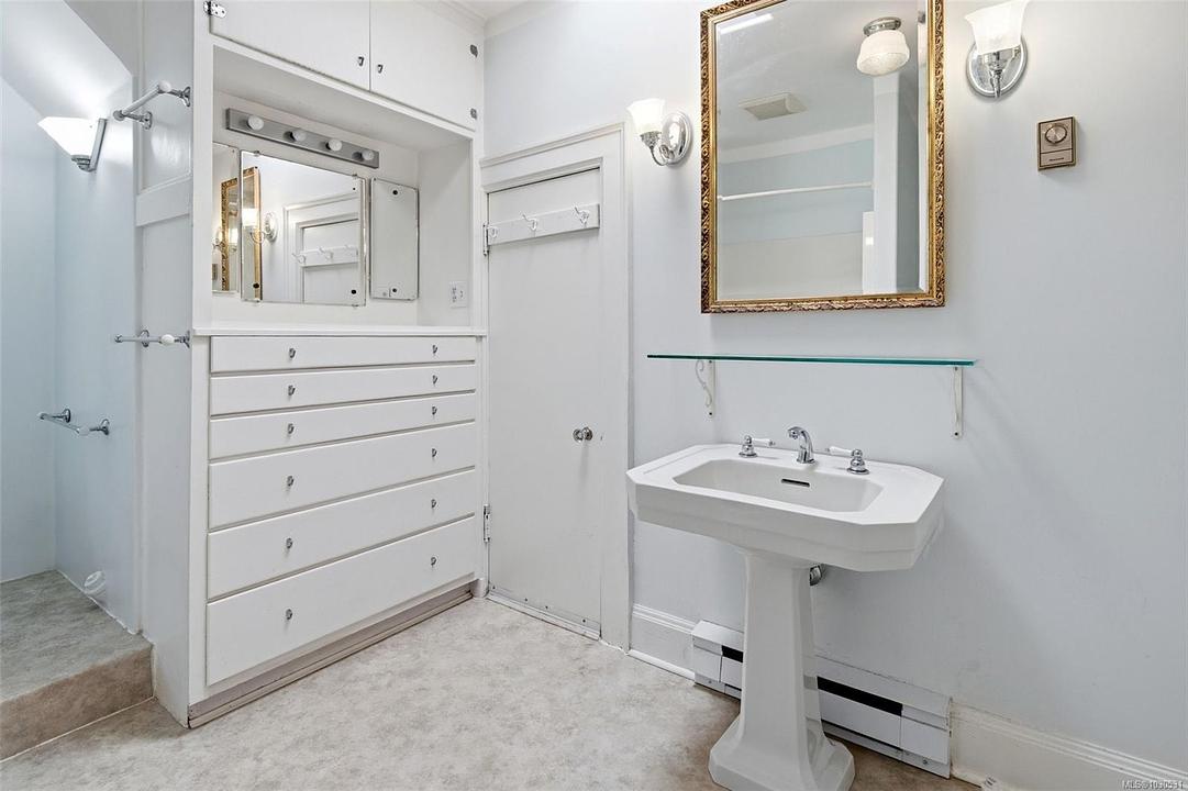 1043 Belmont Avenue, Victoria, BC